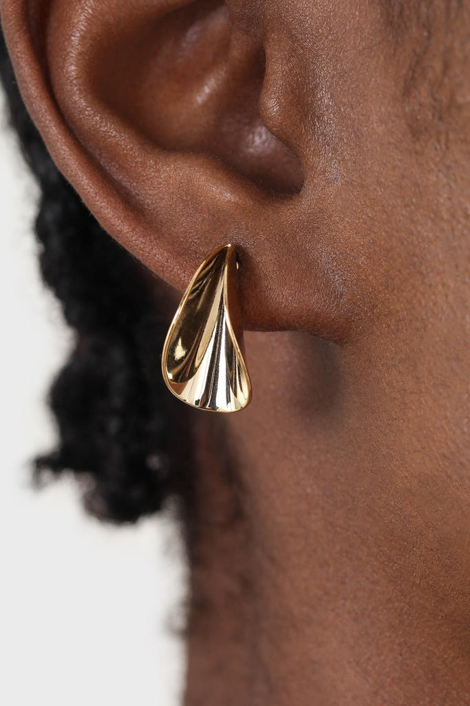 Gold pinched stud earrings_4