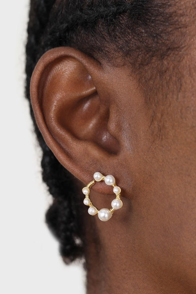 Gold dot pearls earrings_2