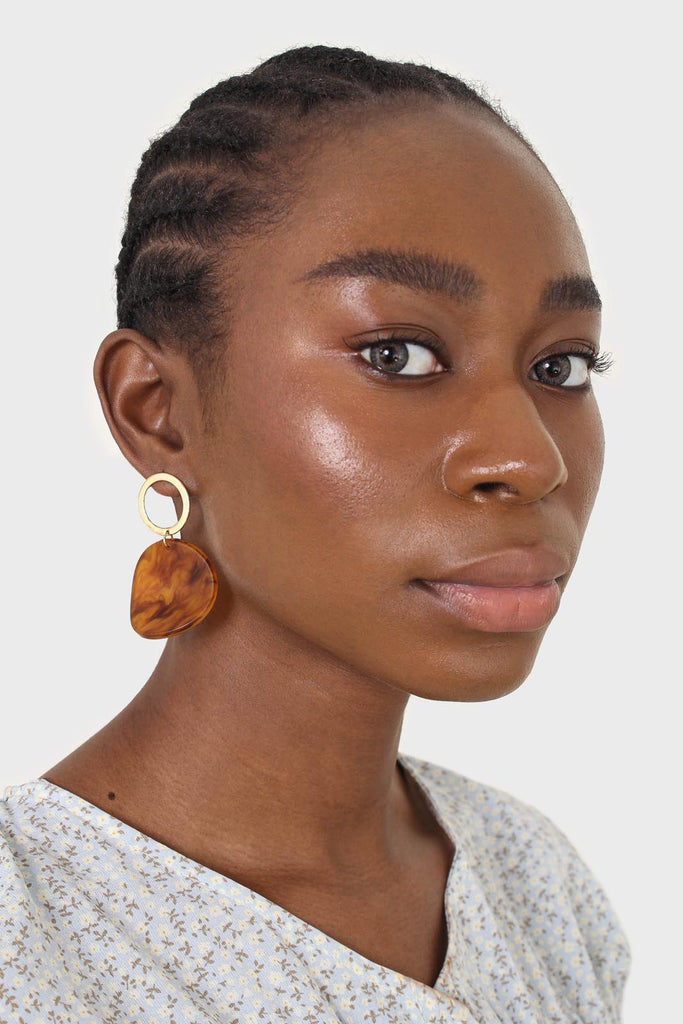 Gold and tortoise circle earrings_3