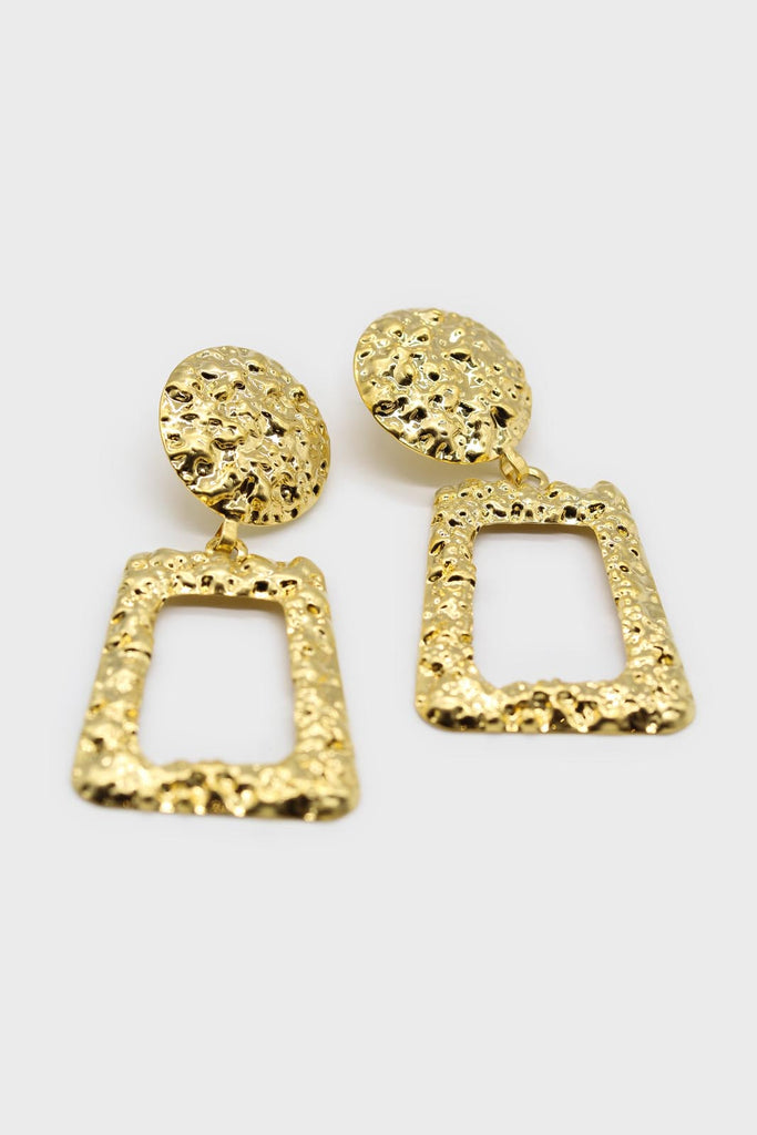 Gold irregular texture rectangle earrings_1