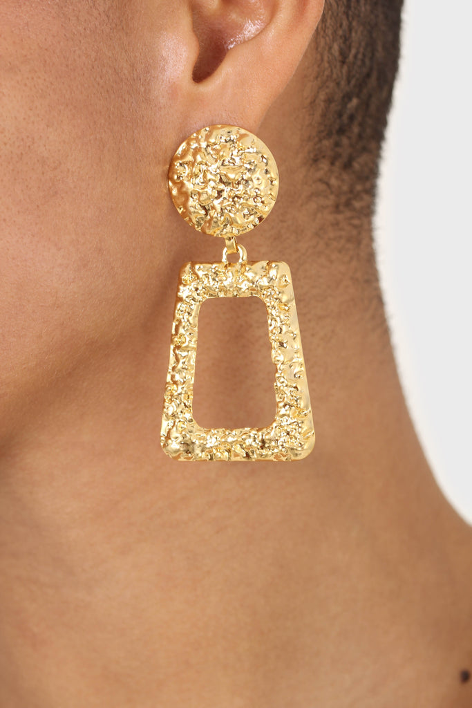 Gold irregular texture rectangle earrings_6