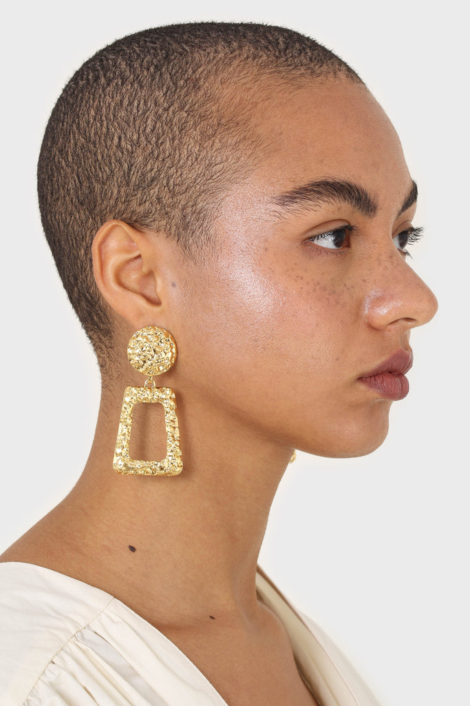 Gold irregular texture rectangle earrings_7