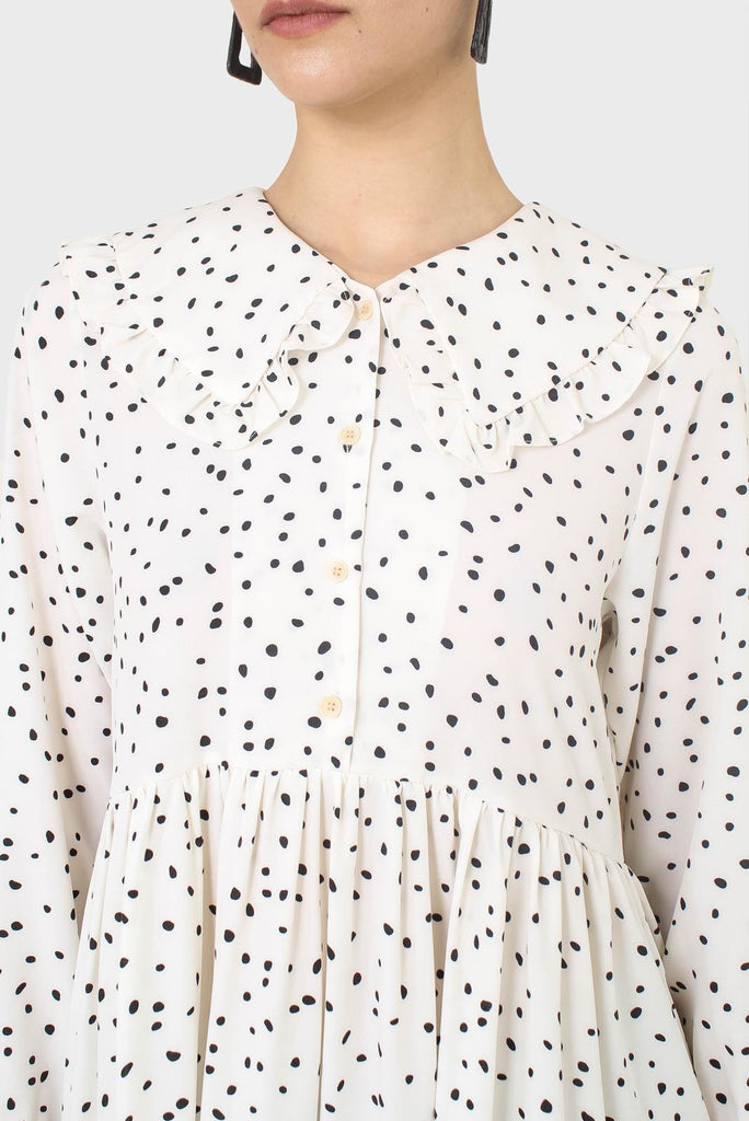Ivory and black polka dot decorative collar dress_10