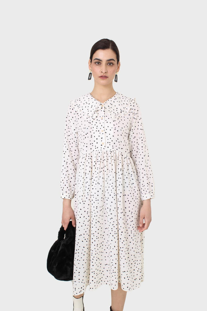 Ivory and black polka dot decorative collar dress_6