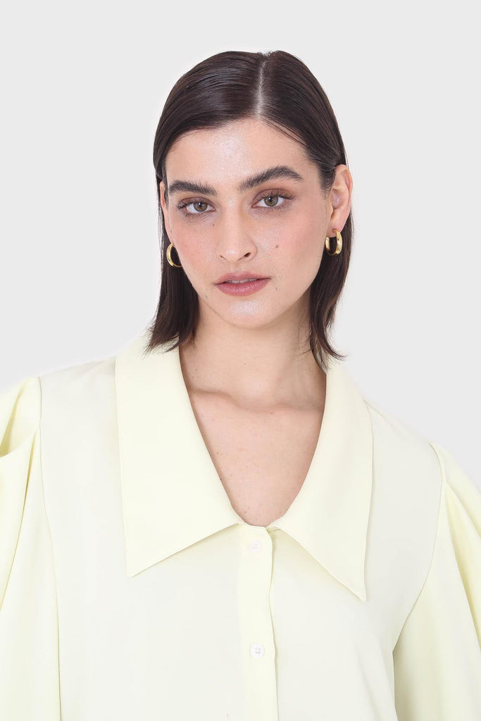 Yellow pointed collar blouse_2