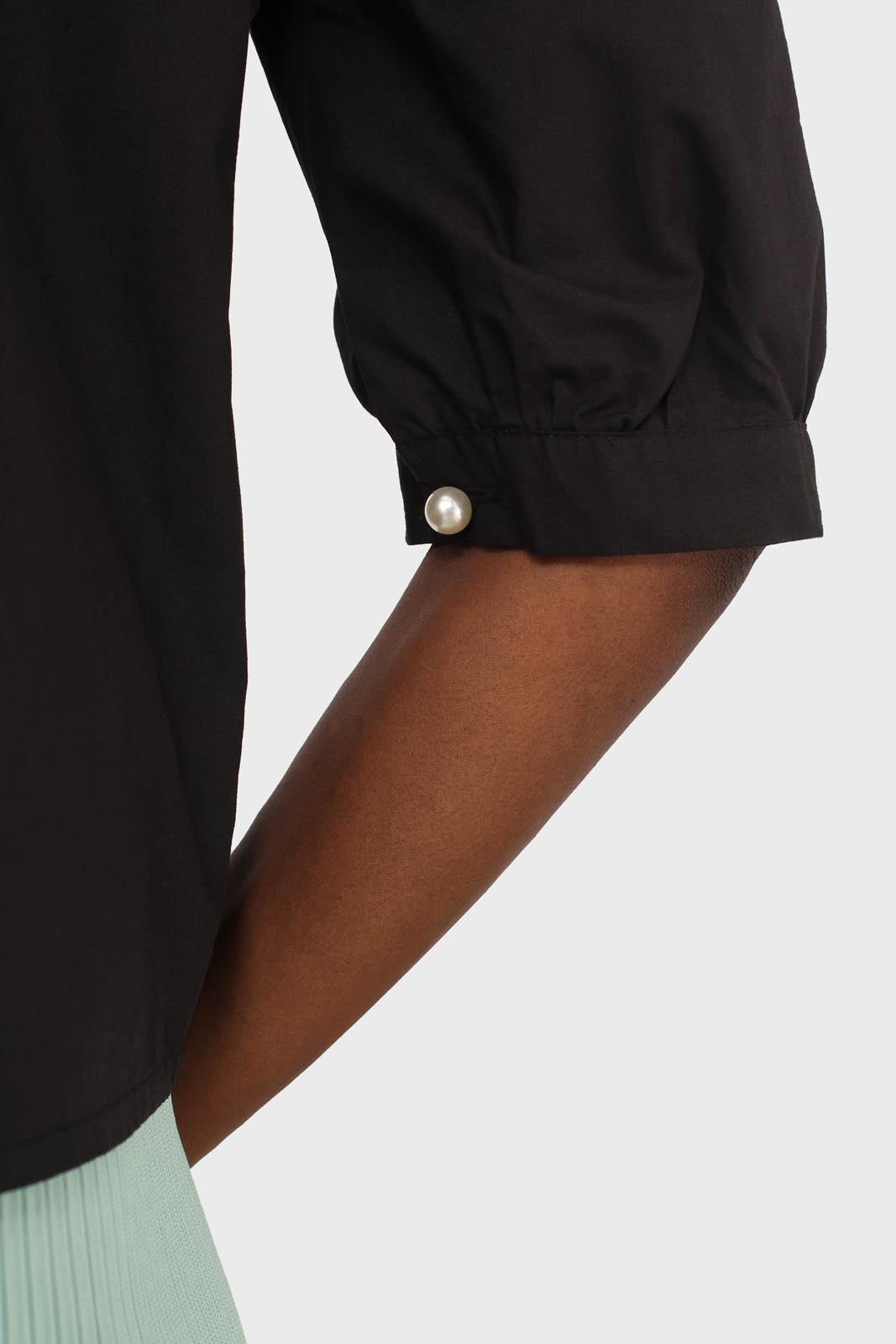 Black large collar pleated 3/4 sleeve pearl button blouse_4