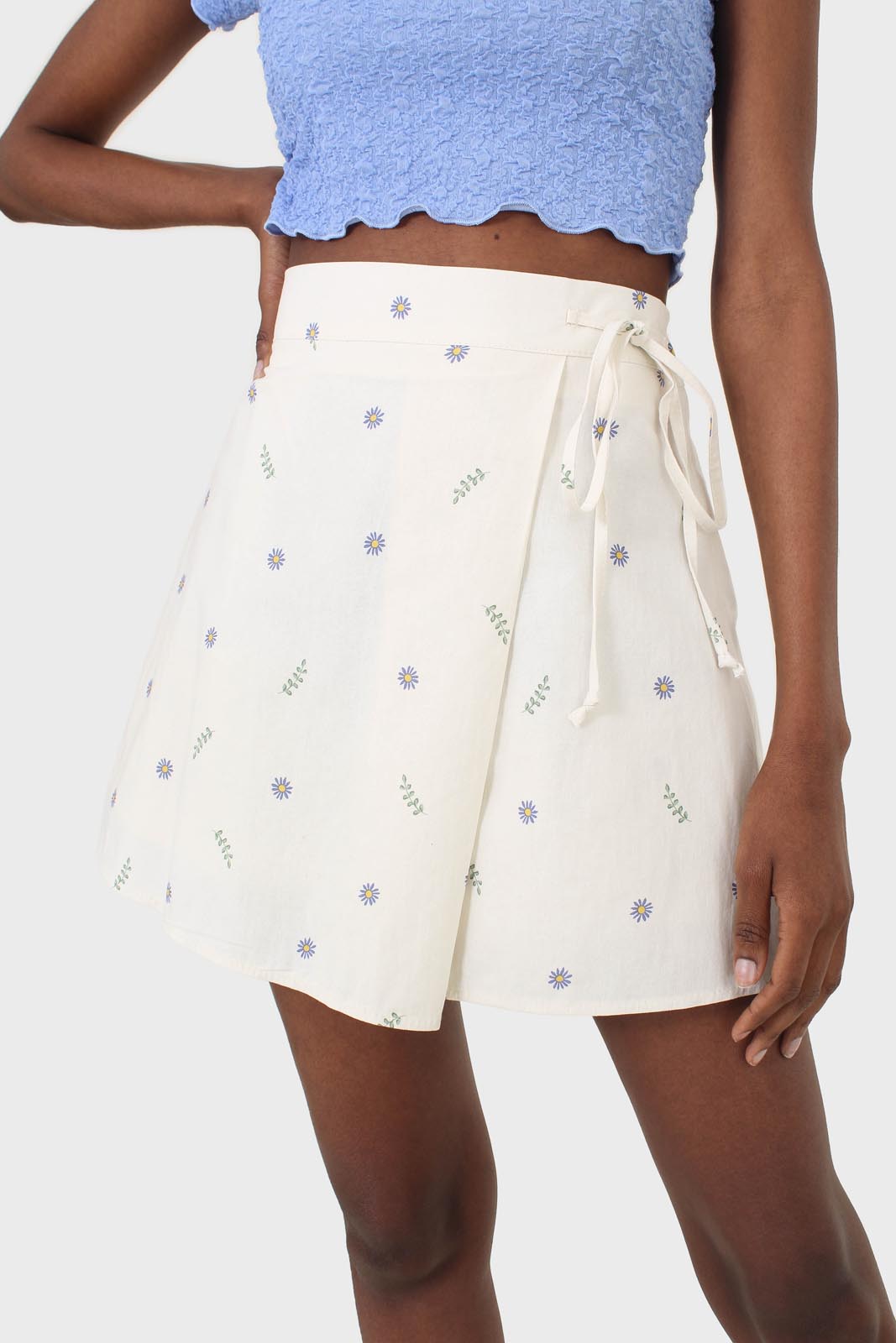 Ivory daisy print asymmetric tie skort_2