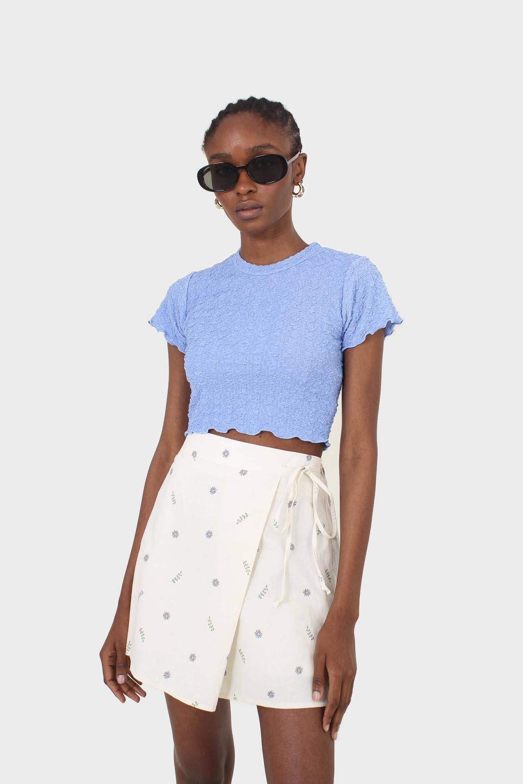 Ivory daisy print asymmetric tie skort_7