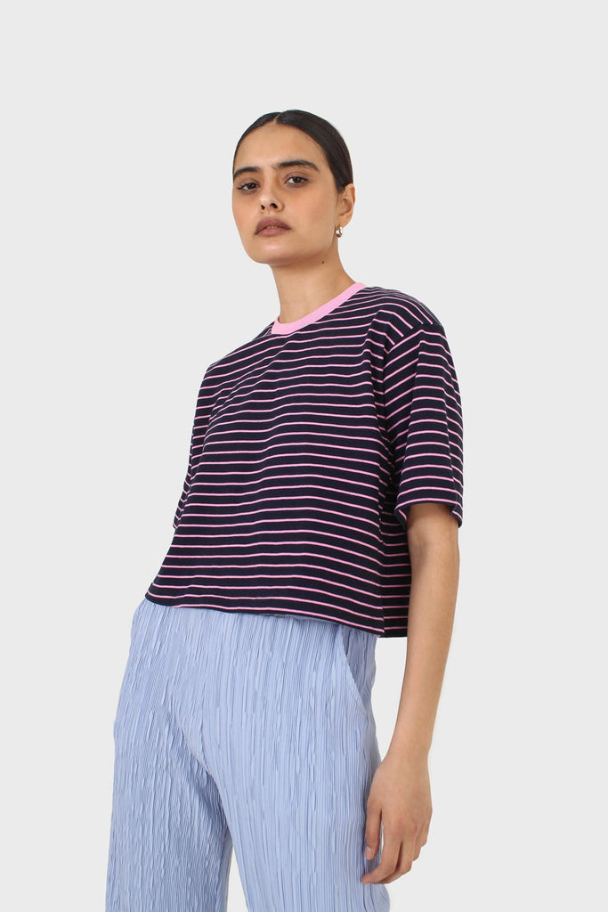 Pink and navy striped contrast binding cropped tee_7