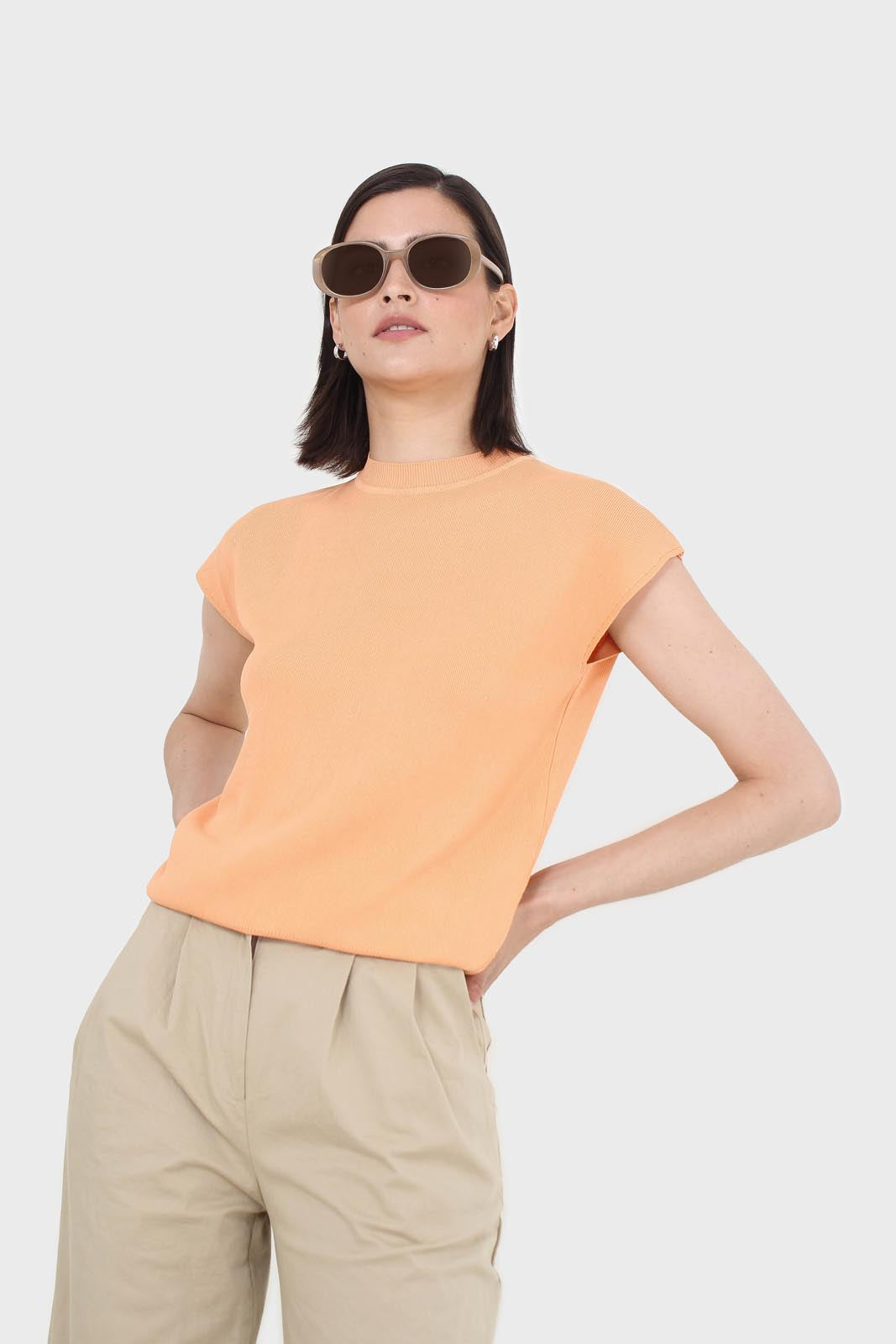 Bright orange sleeveless crewneck knitted tee_1