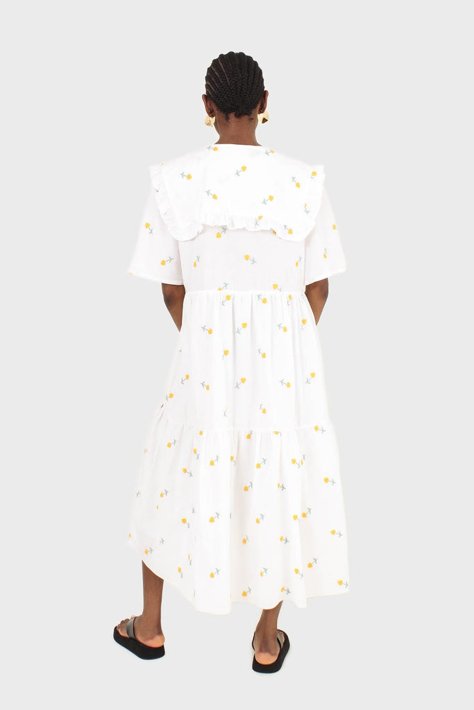 White floral embroidery giant collar dress_3