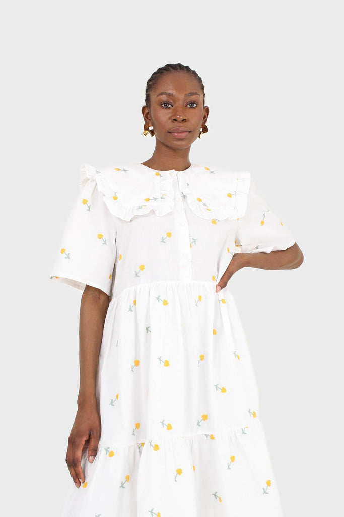 White floral embroidery giant collar dress_10