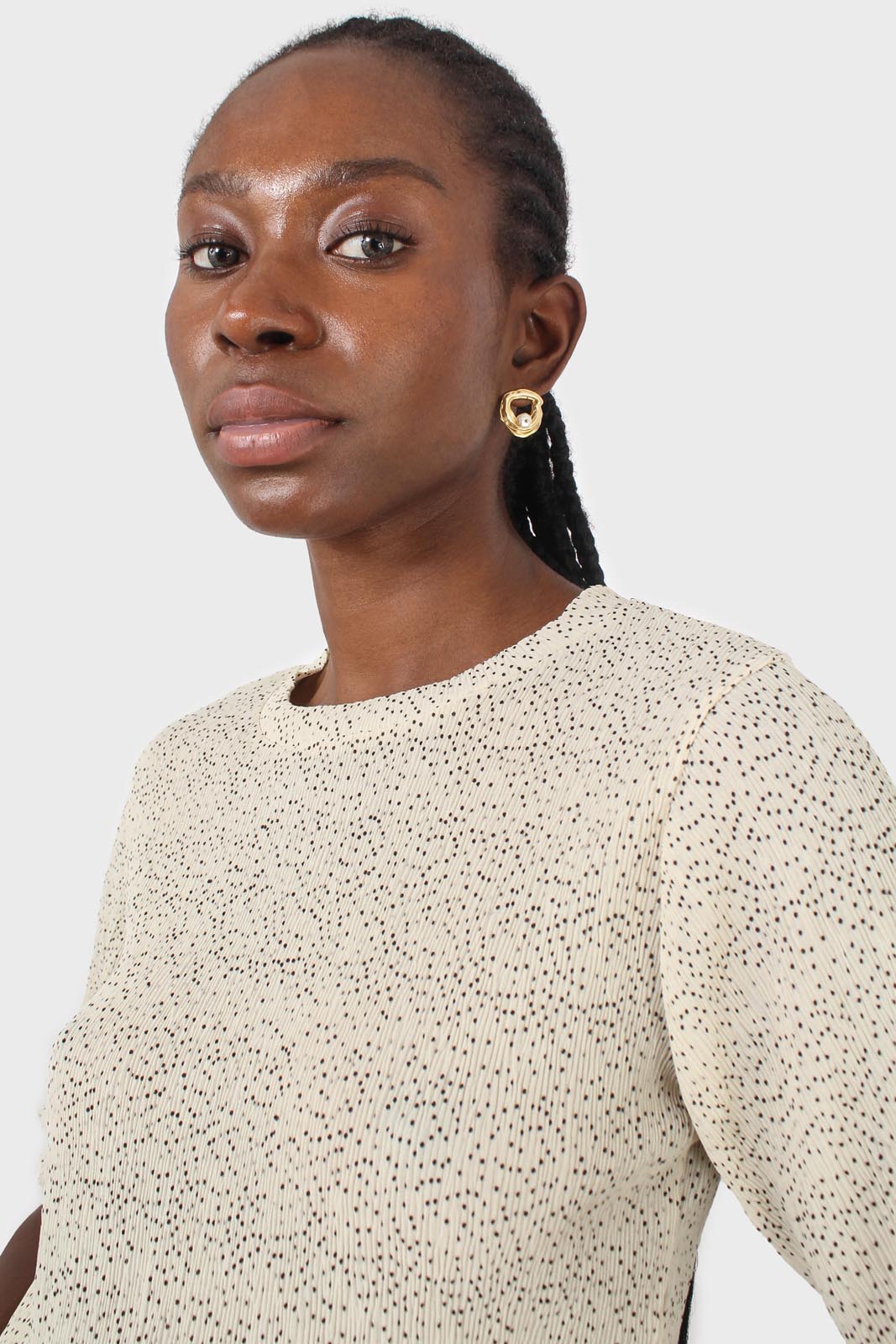 White and black dots micro pleated top_10