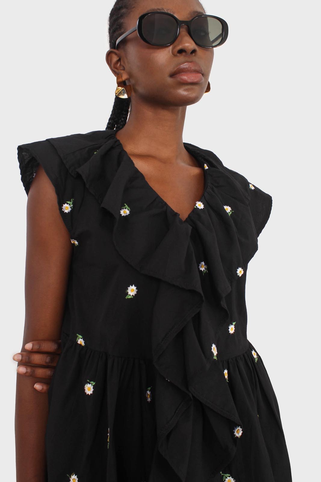 Black and white daisy ruffle dress_12