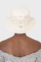 White and black contrast stitch bucket hat_1