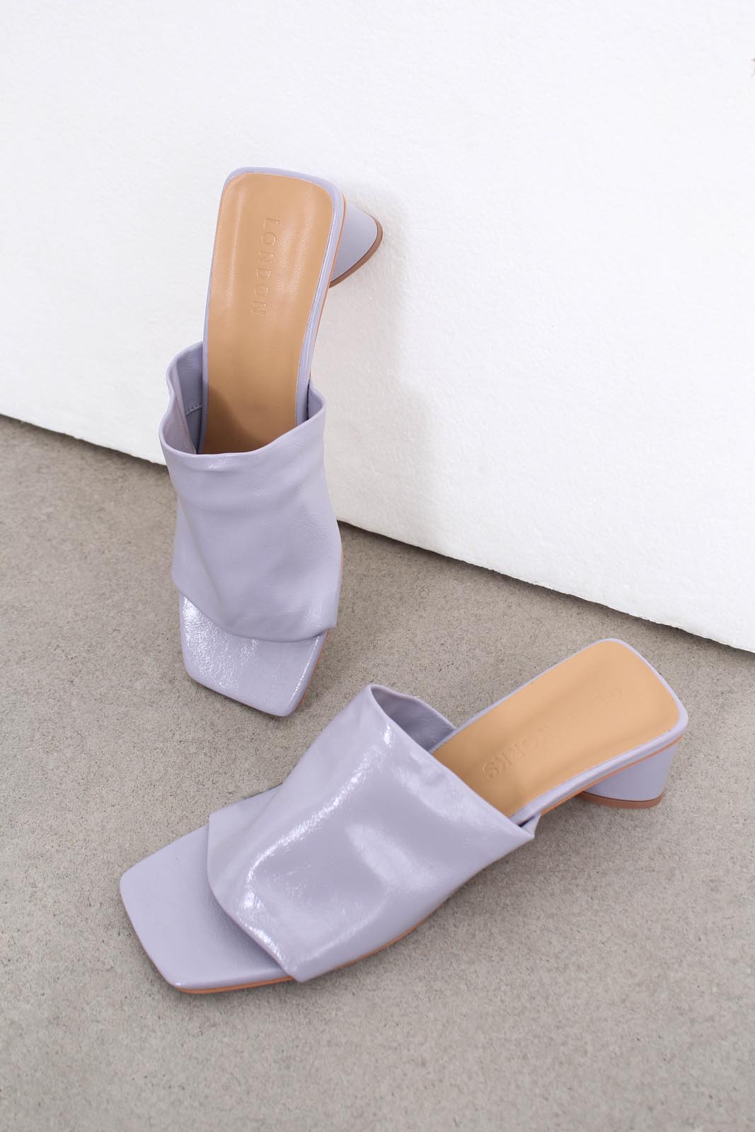 Lilac shine triangle mid heeled mule