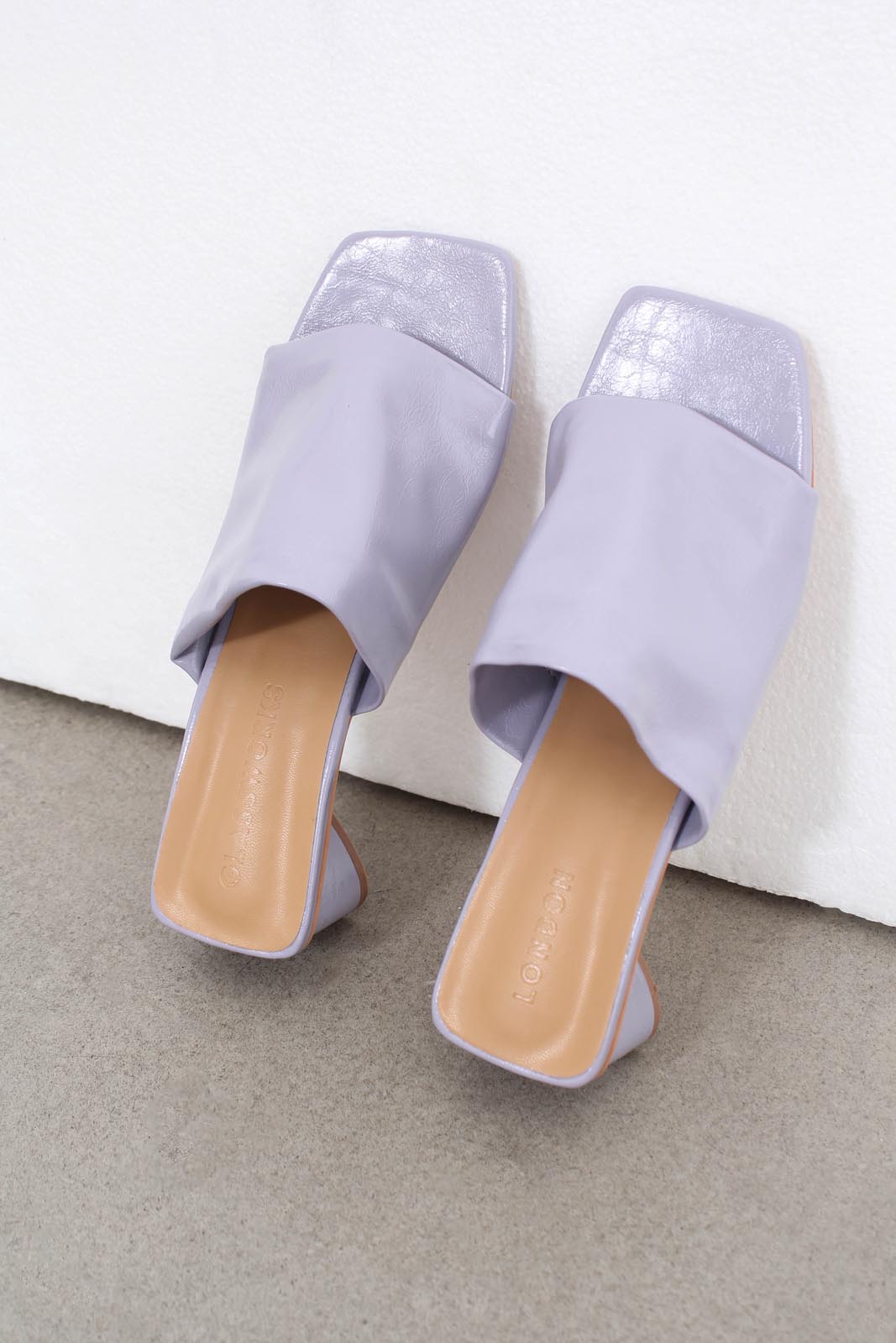 Lilac shine triangle mid heeled mule