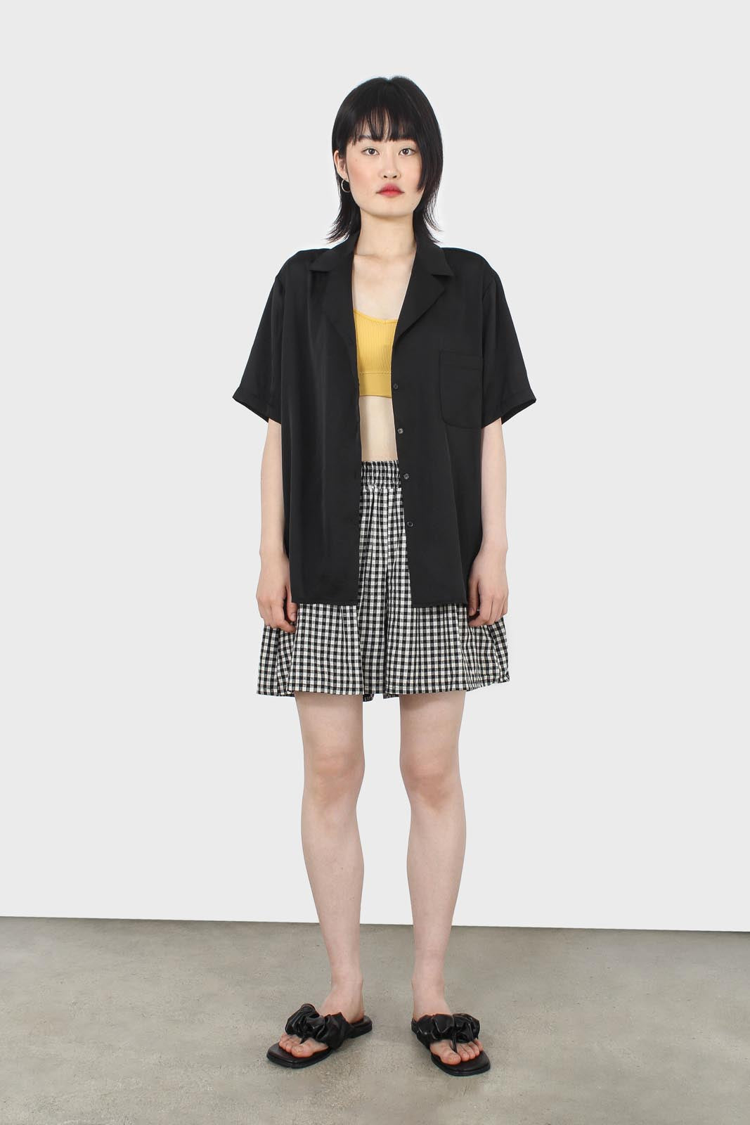 Black gingham checked loose fit shorts_4