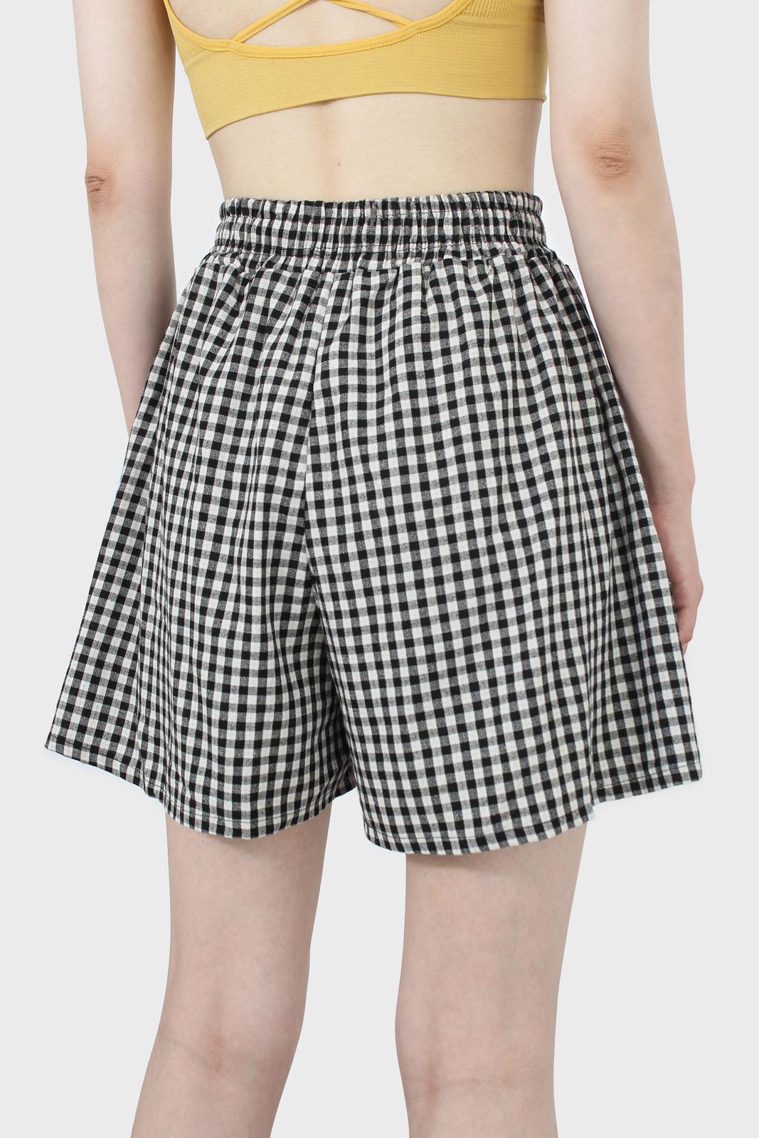 Black gingham checked loose fit shorts_3