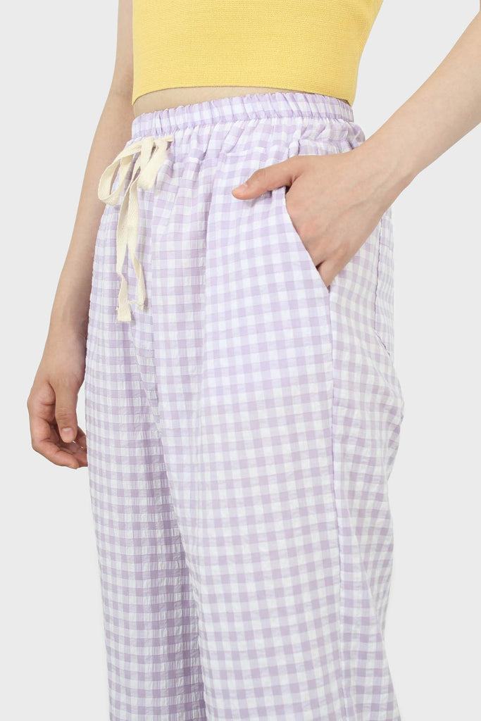 Lilac wrinkle gingham loose fit trousers_3