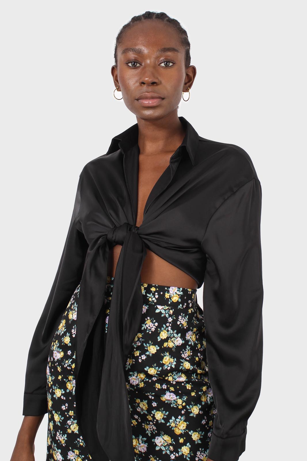 Black thick silky plunging tie front shirt_6