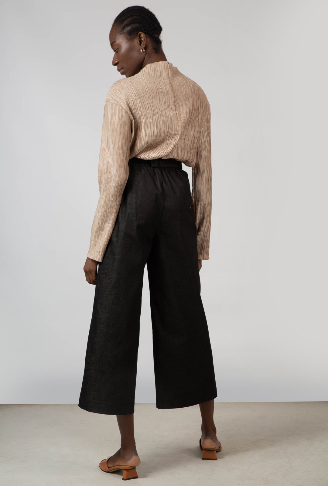 Washed black belted wide leg trousers_6