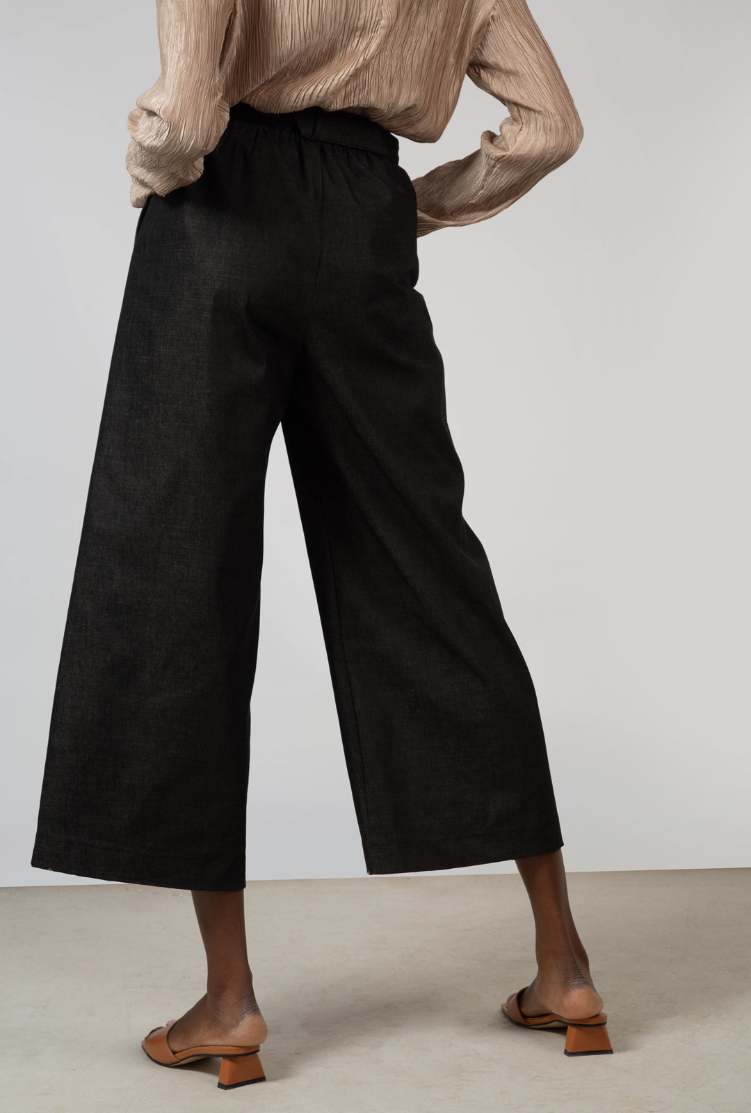 Washed black belted wide leg trousers_4