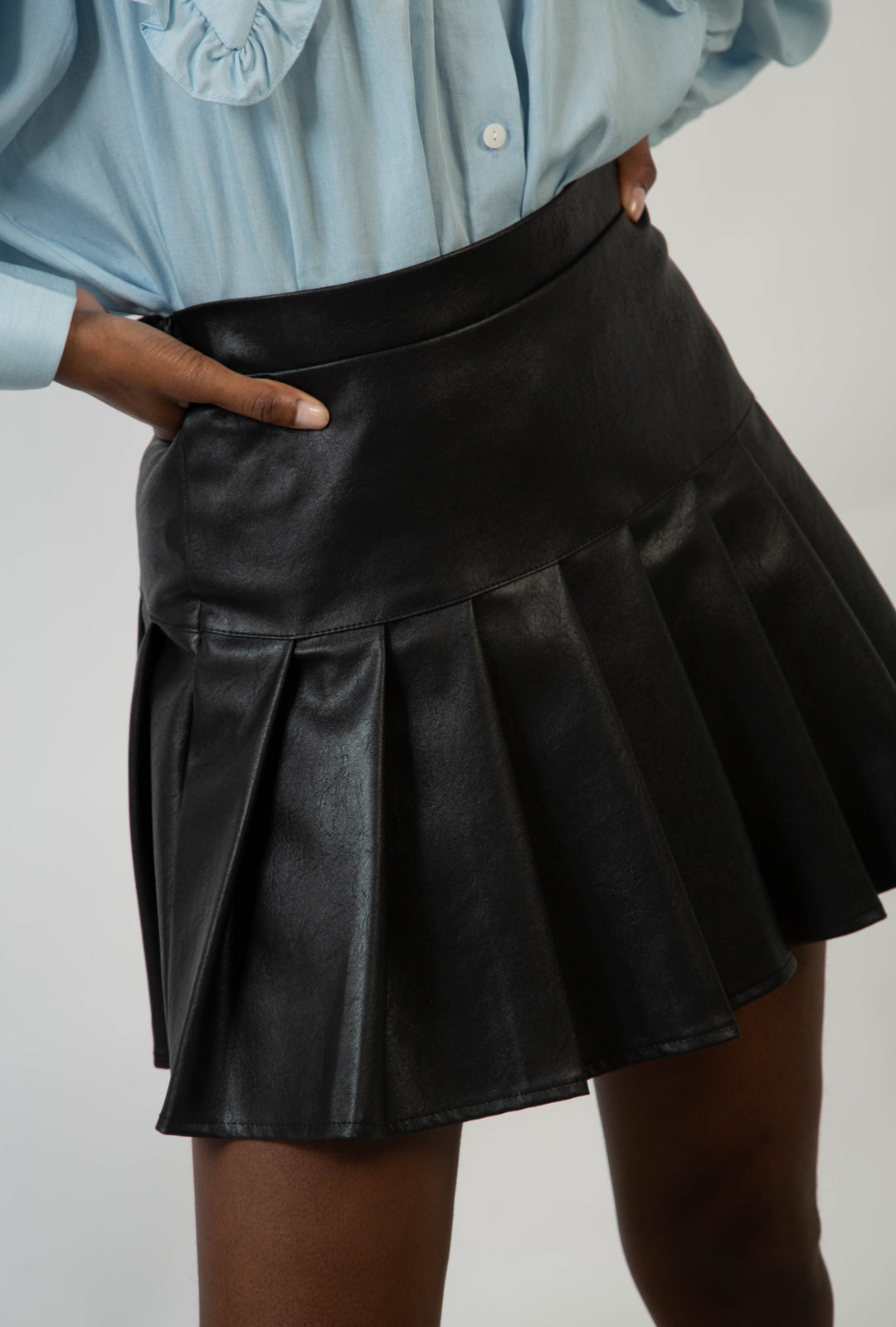 Black vegan leather pleat hem skirt_9