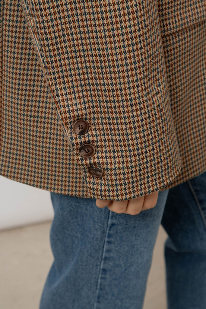 Brown and blue houndstooth single breasted blazer_7
