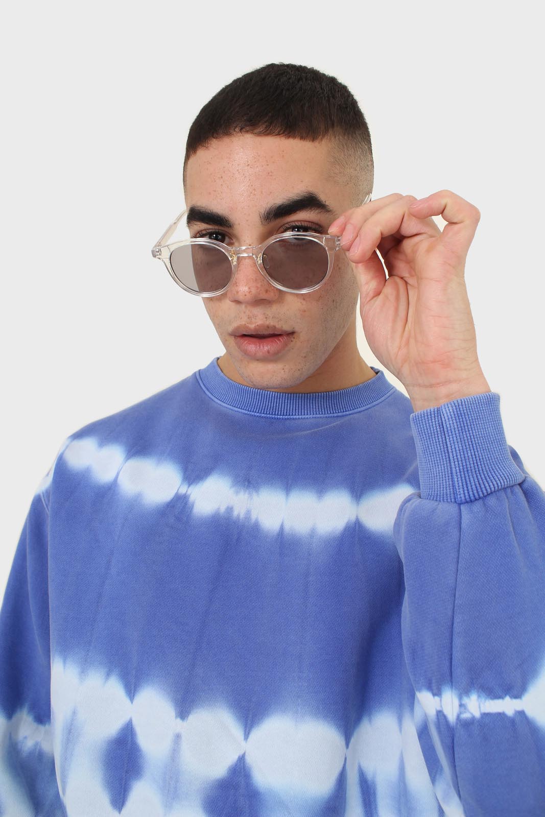 Clear and silver classic round sunglasses_6