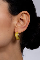 Light khaki swirl and gold hoop earrings_2