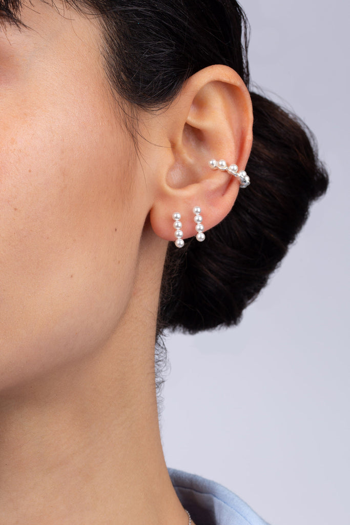 Silver small pearl D earrings_2