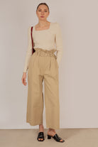 Beige high waist belted trousers_3