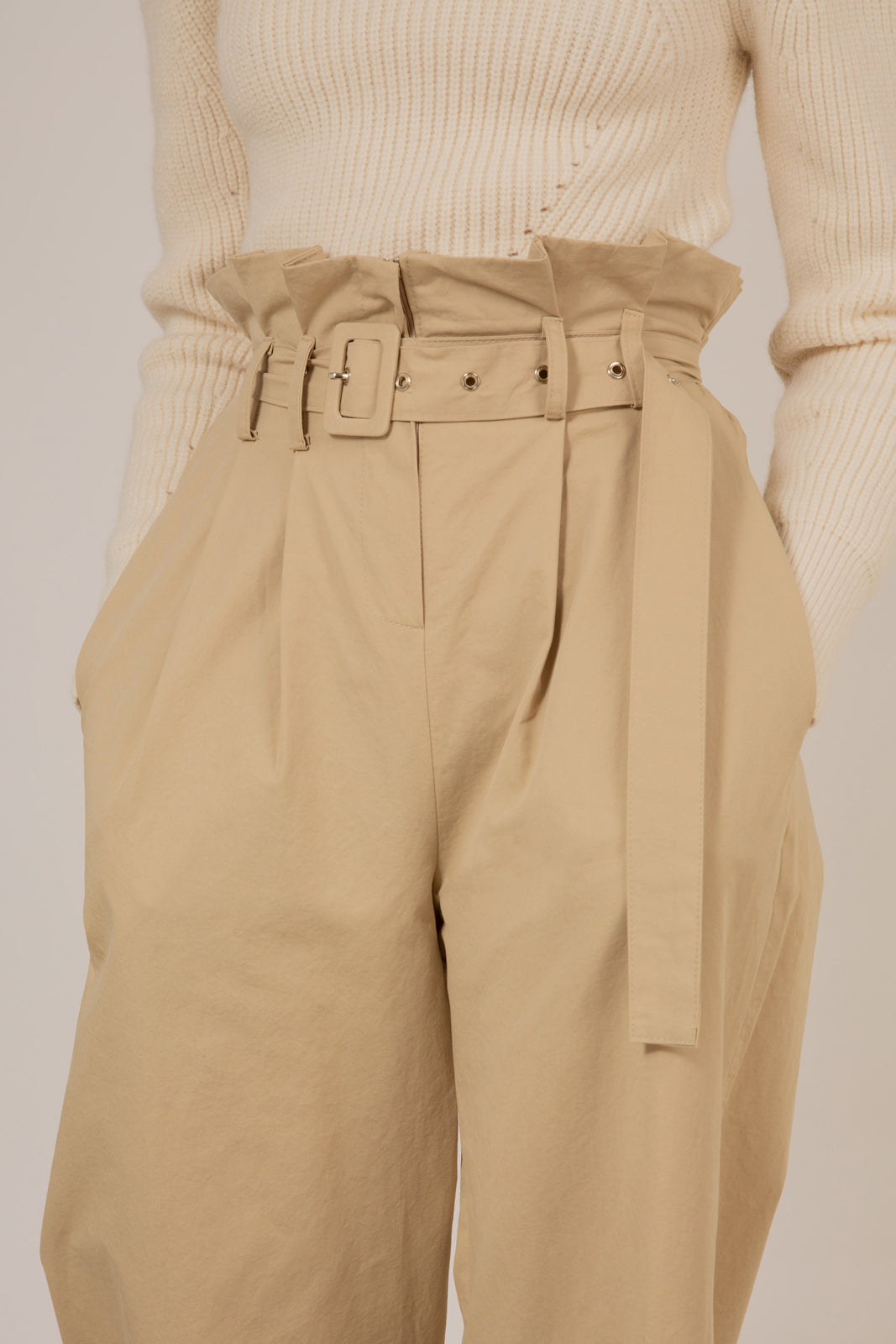 Beige high waist belted trousers_2