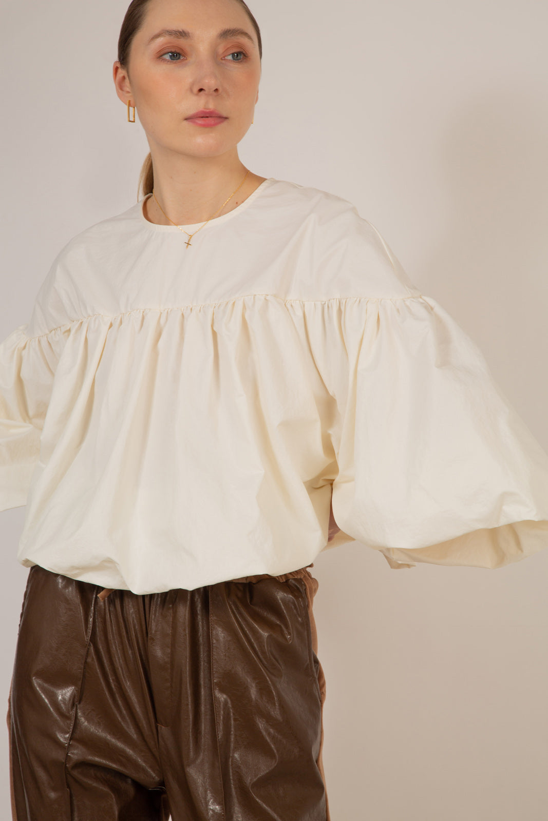 Ivory button back cropped blouse_2
