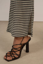 Black ruched waist houndstooth trousers_5