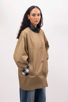Beige and plaid reversible contrast collar jacket_2