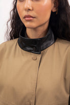 Beige and plaid reversible contrast collar jacket_5