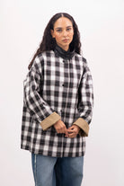 Beige and plaid reversible contrast collar jacket_4