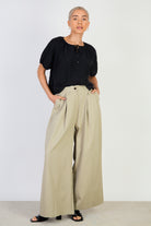 Beige pleated wide leg trousers_4