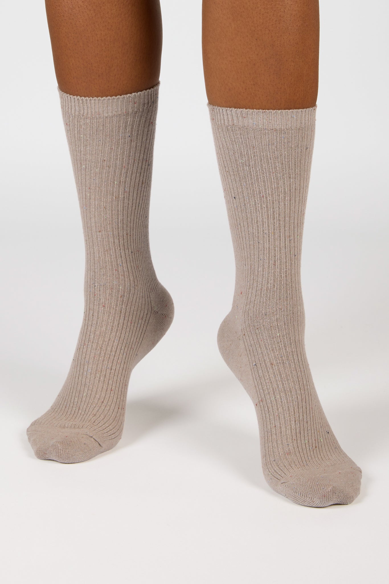 Beige rainbow fleck ribbed socks_4