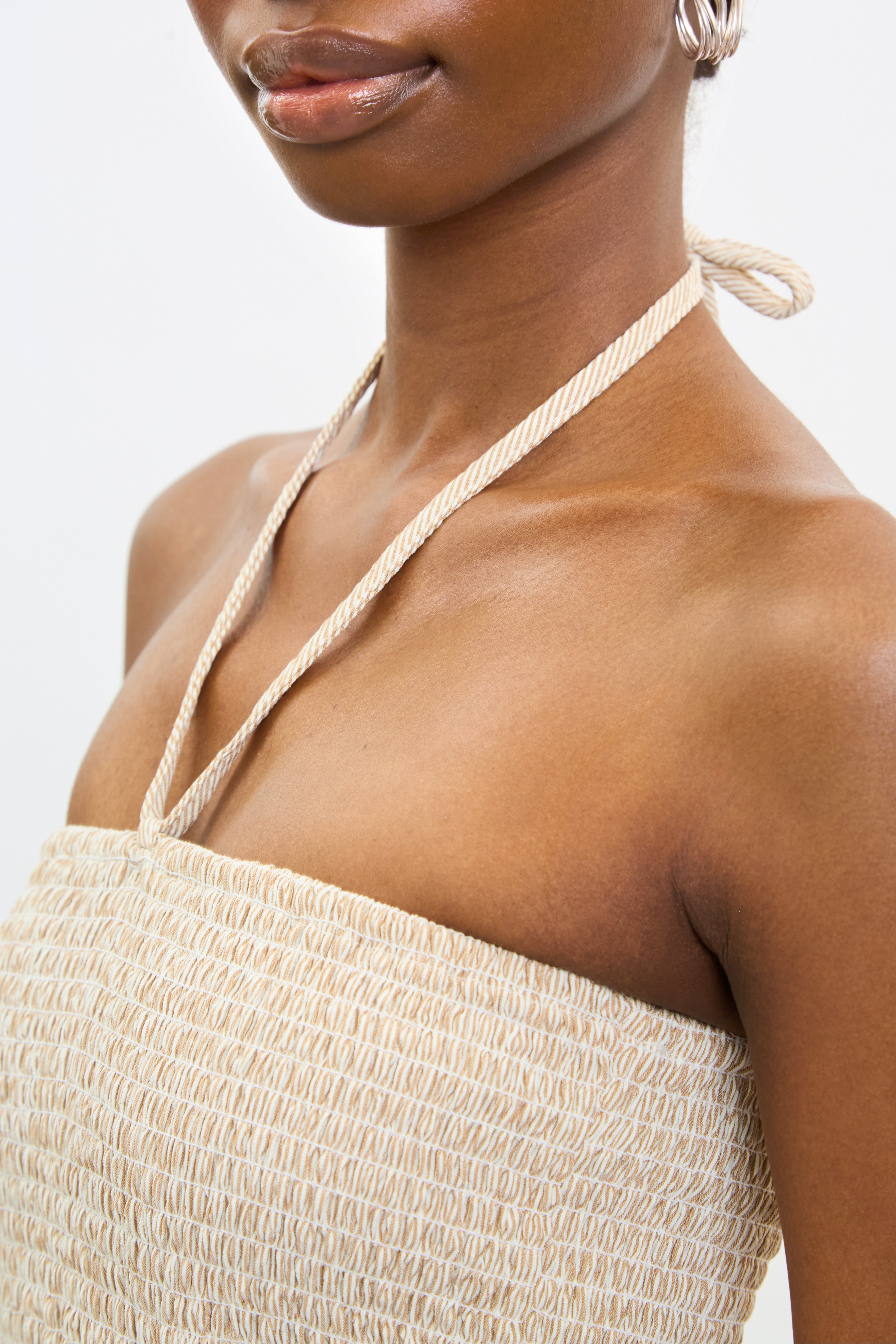 Beige textured stripe ruched peek side dress_4