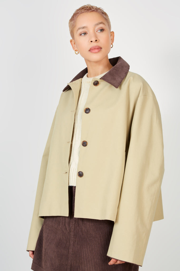 Beige and brown corduroy collar jacket_3