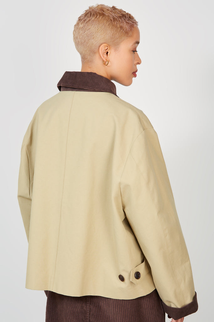 Beige and brown corduroy collar jacket_5