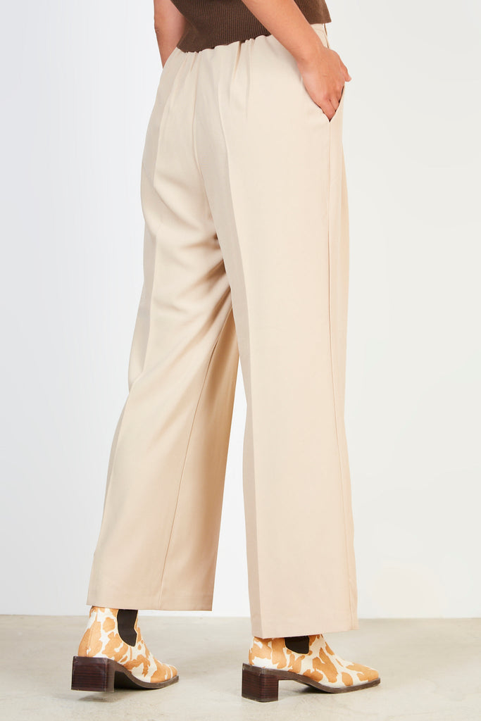 Beige pleated long belted trousers_2