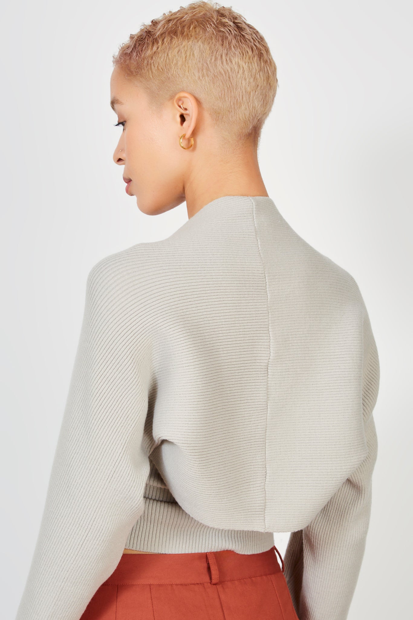 Beige ribbed knit double button draped jumper_3