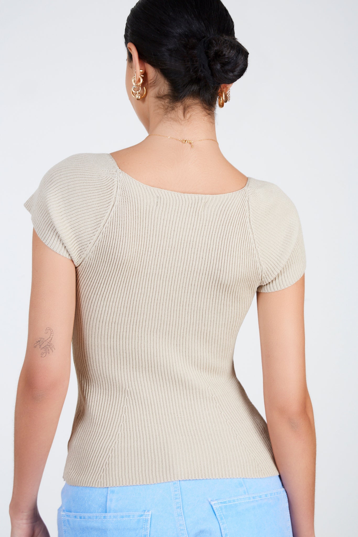 Beige ribbed shaped knit tee