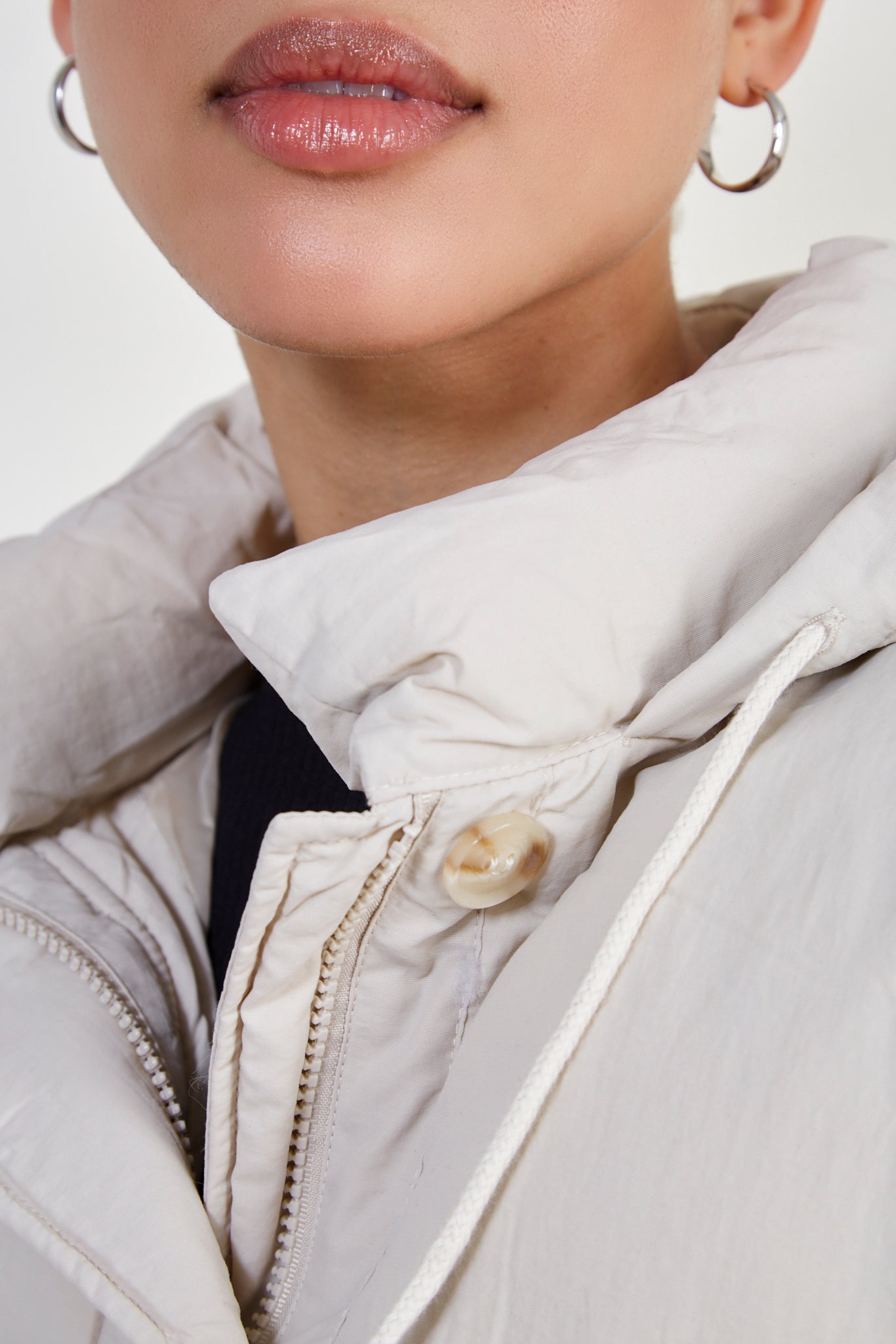 Beige short hooded puffer jacket_4