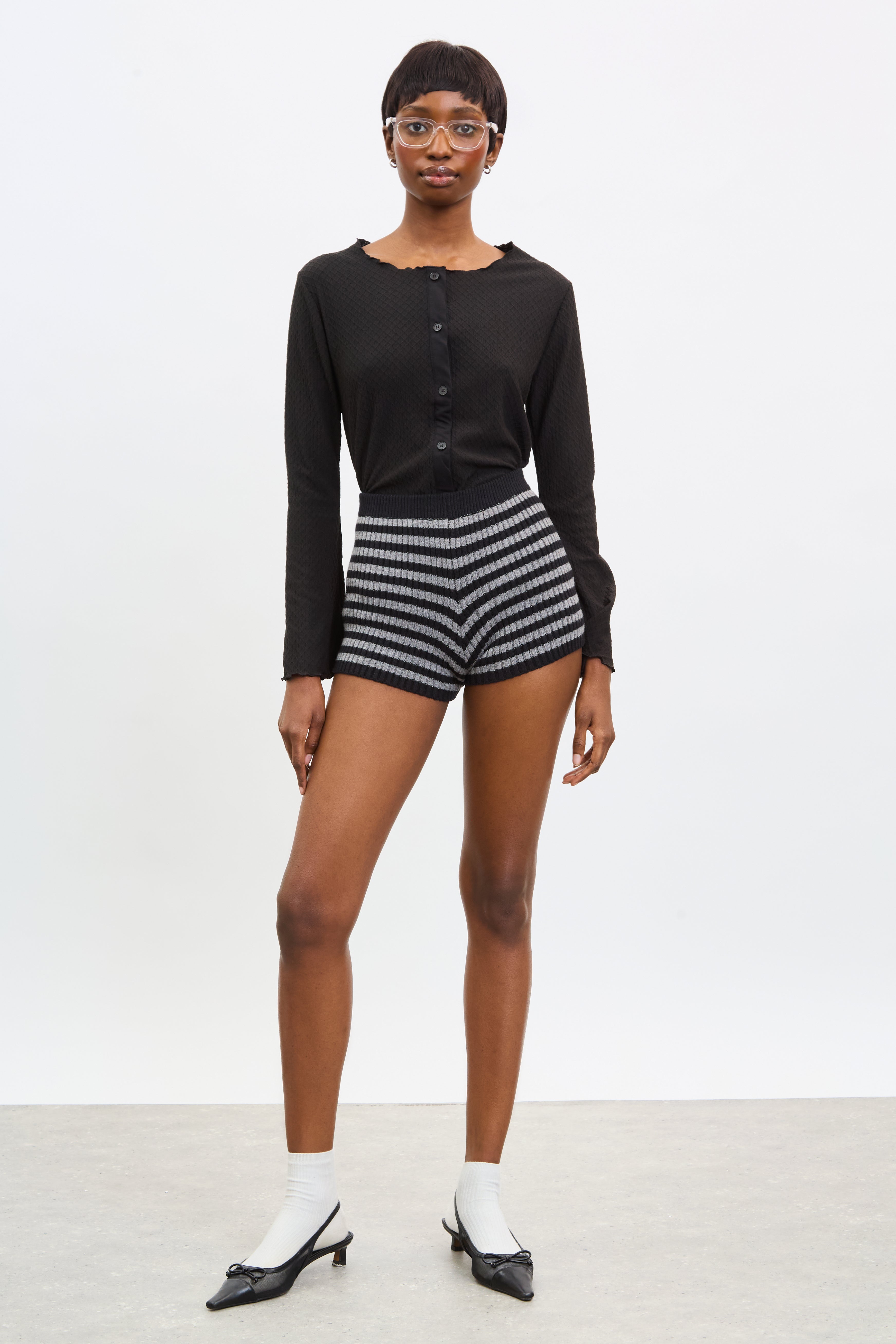 Black and grey horizontal stripe knitted shorts_4