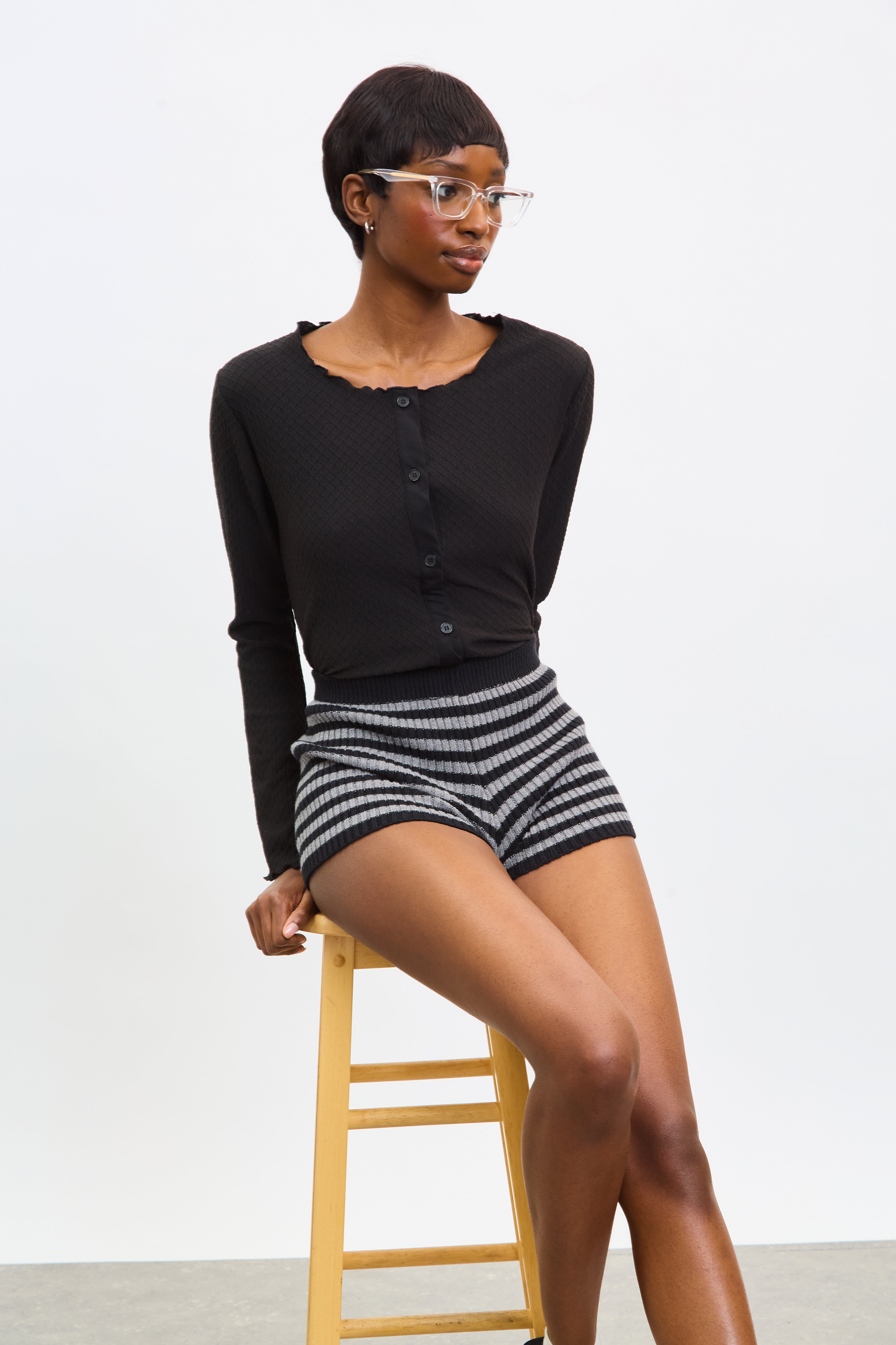 Black and grey horizontal stripe knitted shorts_5